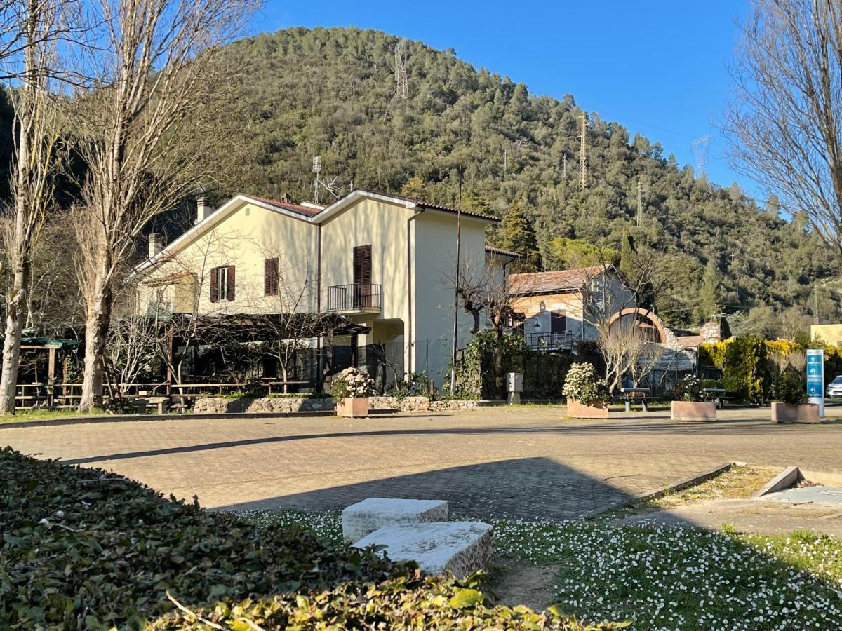 Villa Rifugio Della Cascata Collestatte Exterior foto